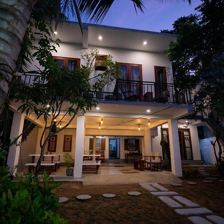 Light House Beach Home Матара Екстер'єр фото